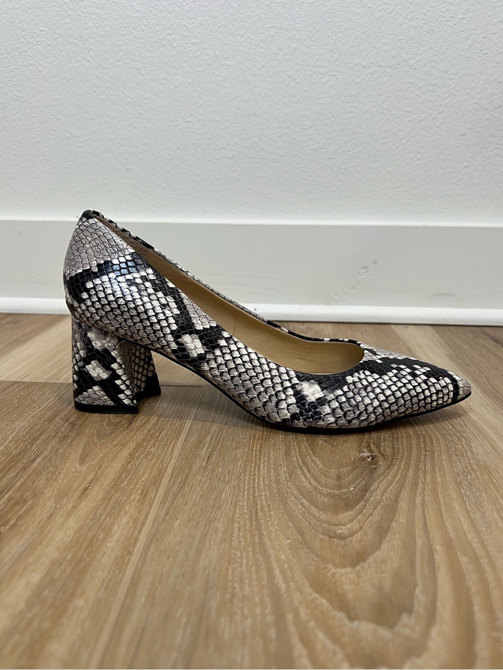 Marc Fisher Women’s Pointed Toe Snake Print Pumps - Black & White Size 7.5